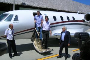 Aeroporto Dragão do Mar em Aracati é considerado obra 'Elefante Branco' 9 aeroporto aracati chegada min. gastao vieira cid e bismarck