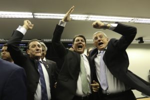Deputado cearense Adail Carneiro vota e comemora a aprovação da Reforma da Previdência na Câmara 2 1075177 fpzzb abr 20170503 0328