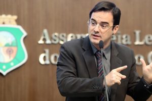 URGENTE / Oposição na AL protocola pedido de Impeachment do governador Camilo Santana (PT) 10 cms image 000540195