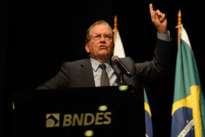 "Vou afastar executivo que fizer lambança", diz novo presidente do BNDES 3 posse dos novos presidentes do bndes paulo rebello de castro e do ibge roberto olinto 34653689430 o
