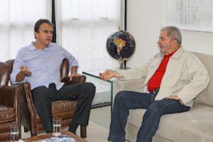 Em crise, governo do Estado é denunciado por financiar despesas com Lula ao Ceará 2 EX PRES LULA Camilo Santana