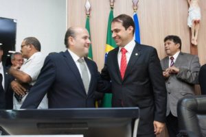 Roberto Cláudio (PDT) justifica que aumento em taxas de alvarás ampliará tecnologia 6 RC e Salmito FABIANE DE PAULA