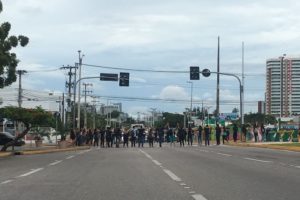 Estudantes bloqueiam avenida em protesto por morte de Cecília Moura 5 FGF