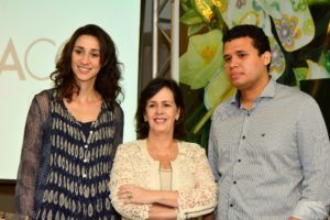 A CASACOR celebra duas décadas de mostra na capital cearense 8 Foto Esdras Guimarães Graziela Caroli gerente nacional de Franquias da Casa Cor Neuma Figueiredo Diretora Geral Casa Cor Ceará e Victor Guimarães diretor operacional Casa Cor Ceará