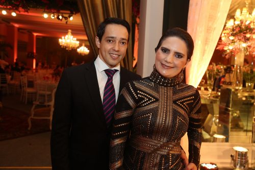 Espelhos, lustres de cristal e luxo formaram a combinação perfeita da noite 15 Clayton Brito e Talita Timbo 2 1