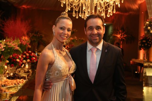 Espelhos, lustres de cristal e luxo formaram a combinação perfeita da noite 16 Eloisa e Rodrigo Manrinho