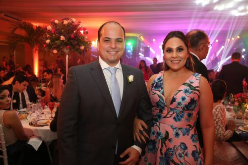 Espelhos, lustres de cristal e luxo formaram a combinação perfeita da noite 18 Felipe e Ana Oquendo 2