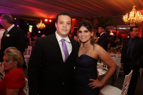 Espelhos, lustres de cristal e luxo formaram a combinação perfeita da noite 20 Igor Fontenle e Mariana Lima
