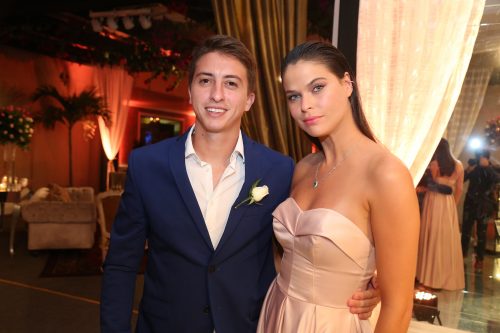 Espelhos, lustres de cristal e luxo formaram a combinação perfeita da noite 23 Lucas Barroso e Mariana Mendonça 1