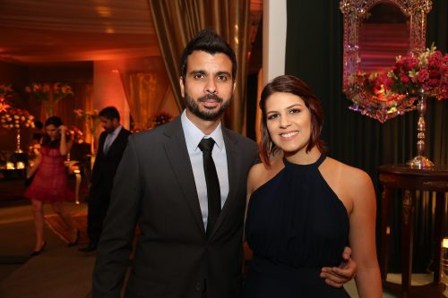 Espelhos, lustres de cristal e luxo formaram a combinação perfeita da noite 28 Luiz Bezerra e Aline Petrola 2