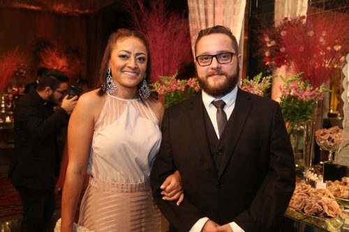 Espelhos, lustres de cristal e luxo formaram a combinação perfeita da noite 32 Micheli Ribeiro e Lucas Dorini 1