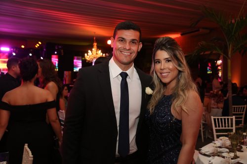 Espelhos, lustres de cristal e luxo formaram a combinação perfeita da noite 43 Paulo Amarante e Brenda Albuquerque 2