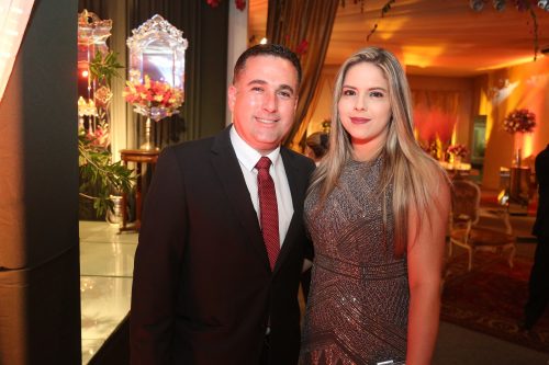 Espelhos, lustres de cristal e luxo formaram a combinação perfeita da noite 46 Raphael e Raphaela Mota 2