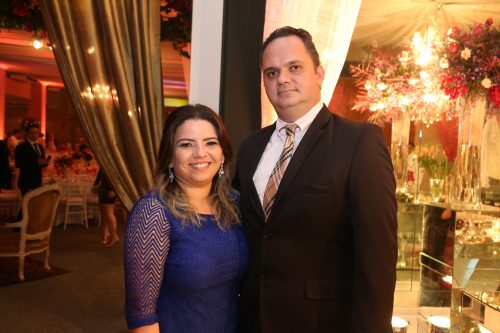 Espelhos, lustres de cristal e luxo formaram a combinação perfeita da noite 47 Rebeca Frota e Jonata Almeida 2