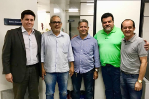 Odmar Feitosa faz happy hour na Ceará Diesel para entrega e apresentação de micro-ônibus para a Cootraps 12 foto