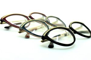 Ferrovia Eyewear se torna referência, também, em lentes e armações de grau 8 FRV
