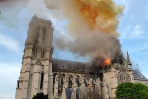 Doações para reconstruir Notre-Dame já supera os 10 bilhões de euros 7 Catedral de Notre Dame incendio 15 04 2019