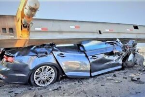 Pá eólica que esmagou carro segue no local, famílias alegam descaso e falta de assistência após acidente 1 kjdksjd