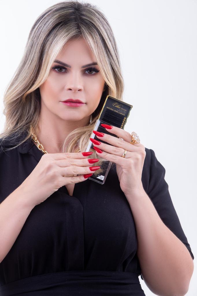 Empresária cearense, Érika Aragão, ministra cursos sobre extensão de cílios e ajuda mulheres desempregadas durante a pandemia 1 4D121A21 A0C8 4694 913C 71CE33C8C970