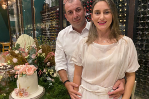 Vívian Pereira ganha parabéns surpresa organizado pelo marido no Zio Cucina 3 image
