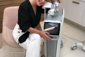 Clínica Kaline Ferraz: Aparelho Fotona StarWalker traz uma série de benefícios em tratamentos estéticos 8 8906CBFC 8147 461A AEA0 D58E75ECD196