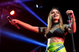 Anitta desafia TSE: ”Ah vá cagar, vendo uma bolsa e pago as multas” 6 30DF77A1 3AC3 4B0F 92A2 7B8EF2E99177