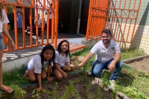 Campo Ouro Verde juntamente com o Supermercado Pinheiro, incentiva crianças para o plantio de hortaliças em projeto social na Paupina 2 05D28493 F41E 4A7A A392 D40CAECA3848
