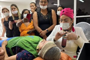 Esteticista realiza 3º Workshop de Design de Sobrancelhas para mulheres da comunidade do Trilho 5 WhatsApp Image 2022 11 23 at 13.41.57