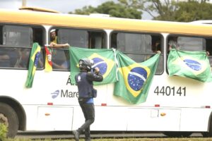 Após ordem de Moraes, 1 mil bolsonaristas são presos em acampamentos em Brasília 8 7D4BB541 0F6B 49E5 BF19 A05BB498460B