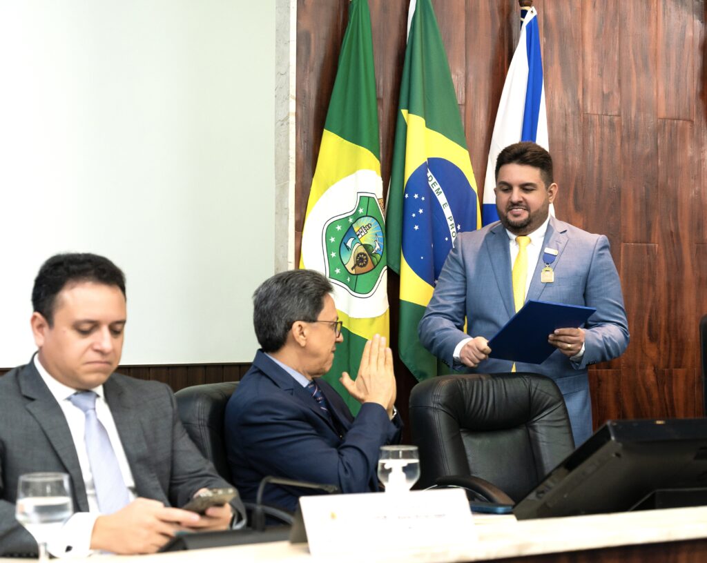 Desembargadores e juízes prestigiam homenagem ao fundador do jornal Revista Ceará com ‘Medalha Edson Queiroz’ 1 IMG 5831