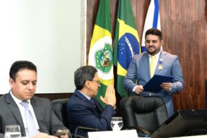 Desembargadores e juízes prestigiam homenagem ao fundador do jornal Revista Ceará com ‘Medalha Edson Queiroz’ 2 IMG 5831