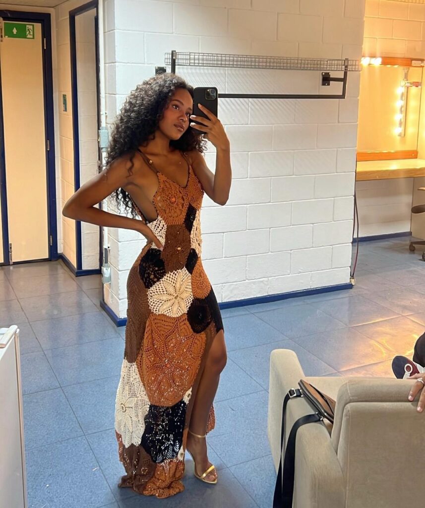 Destaque na novela Renascer, atriz Duda Santos exalta marca autoral cearense usando vestido feito à mão da TR Brand no Domingão 2 WhatsApp Image 2024 02 26 at 11.56.10