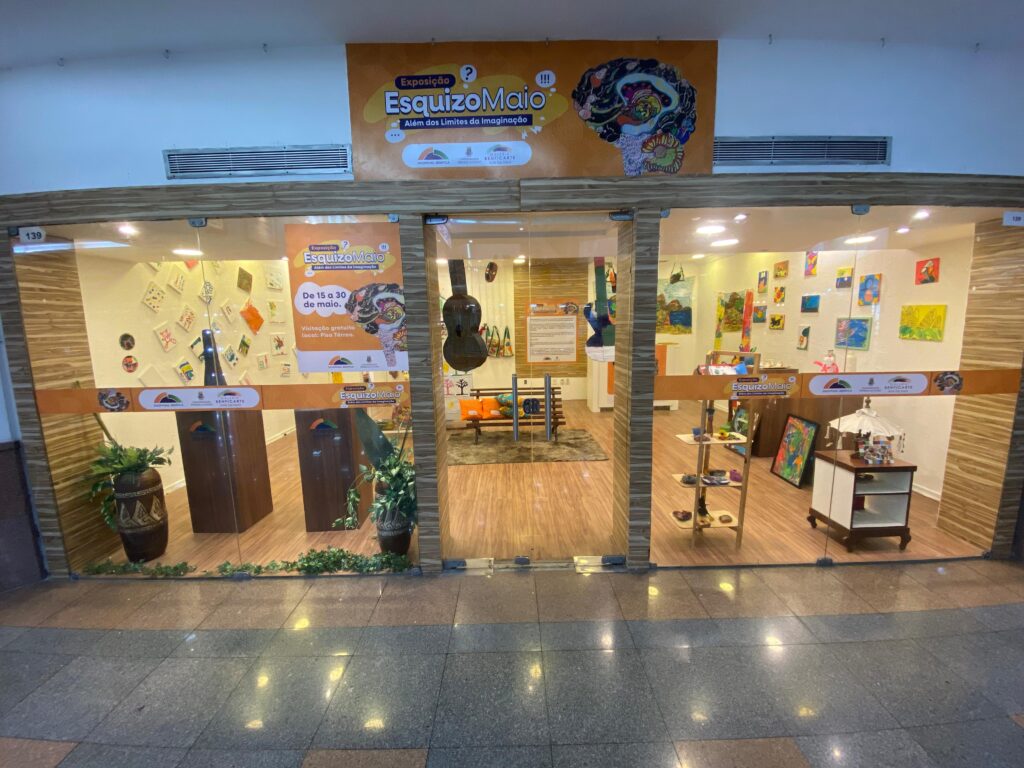 Shopping Benfica recebe a EsquizoMaio, exposição que resgata vozes e cores da saúde mental 1 WhatsApp Image 2024 05 16 at 12.20.50