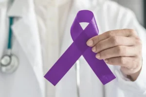 Maio Roxo: campanha do Hospital São Carlos/ Rede D'Or alerta para diagnóstico precoce das doenças inflamatórias intestinais 5 maio roxo