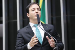 Célio Studart apresenta moção de aplausos aos bombeiros que resgataram cadelinha em poço no Ceará 9 Celio Studart