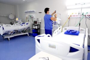 Após 4 meses de salários atrasados pela gestão Sarto, cooperativas e médicos suspendem serviços 5 IMG 6873