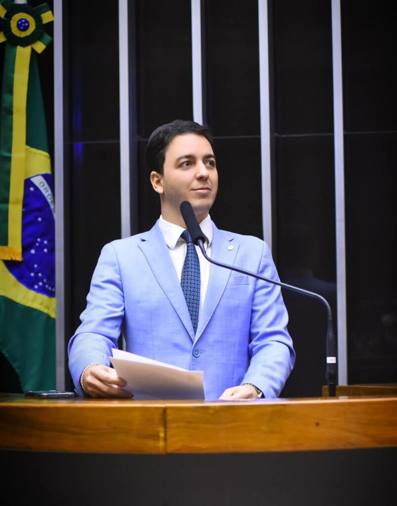 Célio Studart apresenta Programa de Acolhimento para pessoas com autismo e familiares no SUS 1 cs