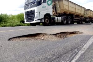 Considerada um dos piores trechos do CE, rodovia Canindé/Tauá receberá 47 milhões para operação tapa-buracos 2 IMG 7789