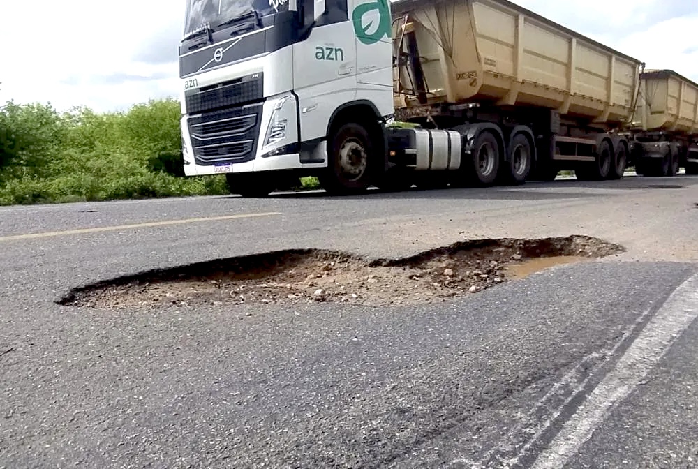 Considerada um dos piores trechos do CE, rodovia Canindé/Tauá receberá 47 milhões para operação tapa-buracos 1 IMG 7789