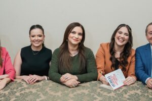 Lançamento de livro reúne empresários e especialistas em empresas familiares em Fortaleza 6 0002