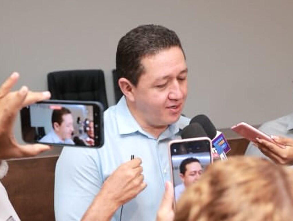 Prefeito teria aumentado gastos na véspera das eleições para financiar cestas básicas, óculos e próteses 1 IMG 7997