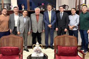 Chiquinho Feitosa reúne Camilo, Evandro e Hugo Motta, de olho na articulação para 2026 3 IMG 0264