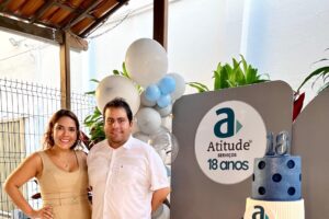Paulo Aragão e Laís Soares celebram os 18 anos do Grupo Atitude em clima de expansão 1 Lais Soares e Paulo Aragao 1 scaled e1756204170416