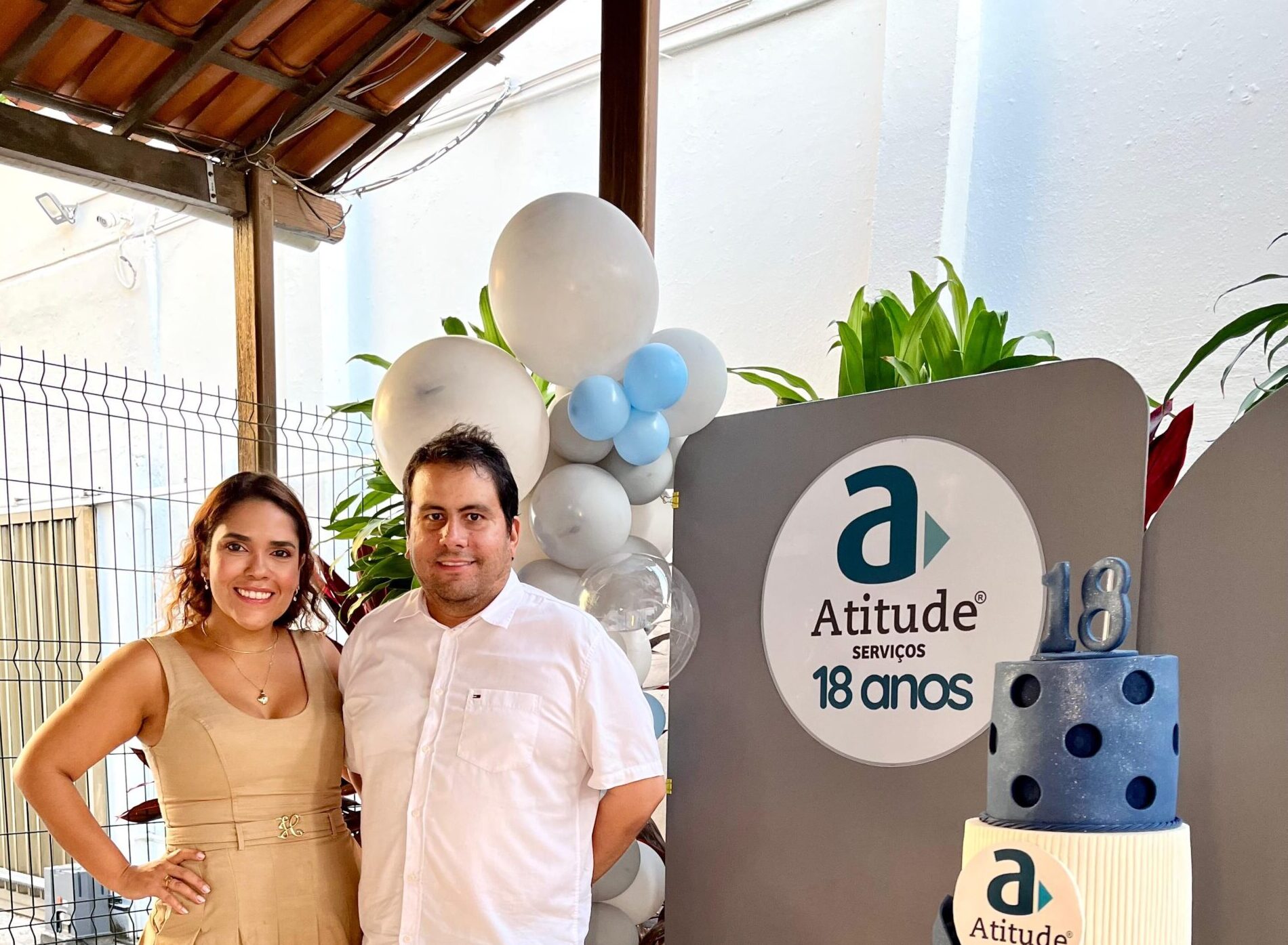 Paulo Aragão e Laís Soares celebram os 18 anos do Grupo Atitude em ...