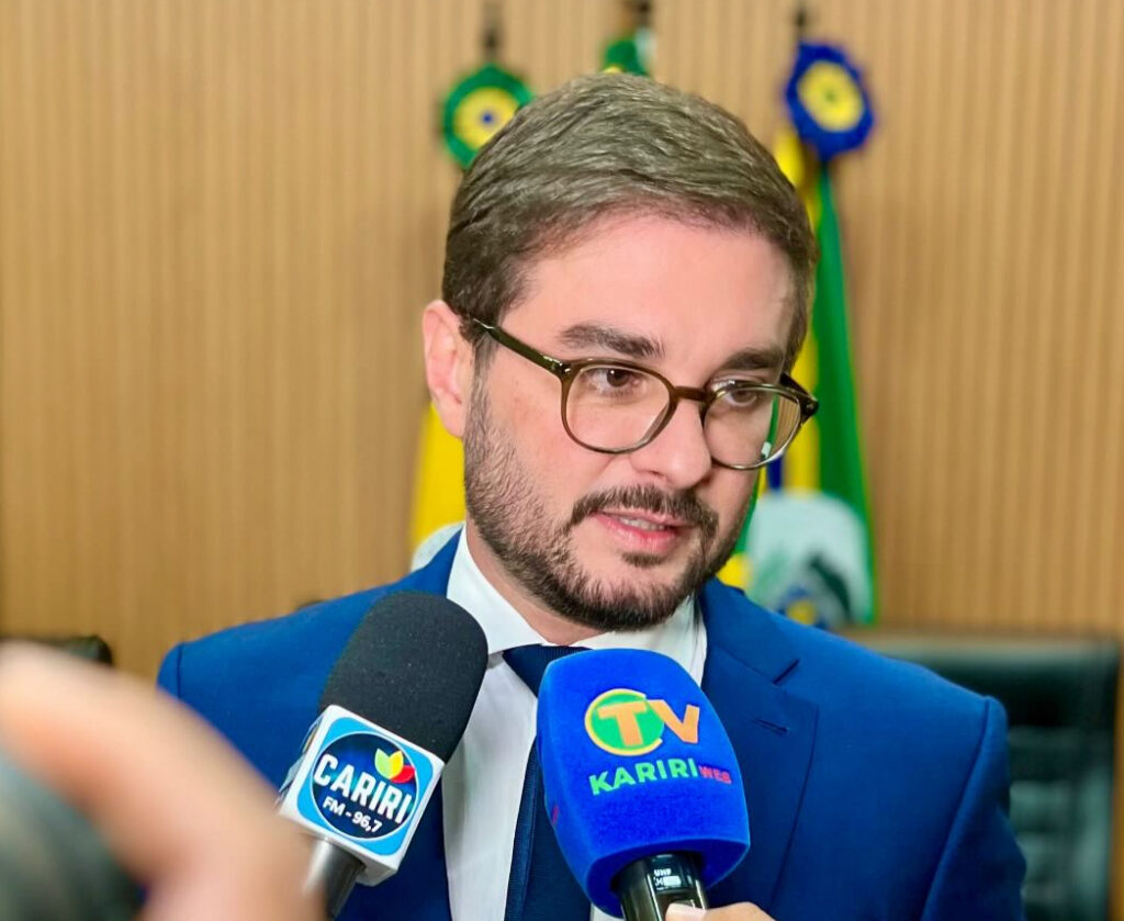 Médico Francisco Furtado é agraciado com Medalha Monsenhor Murilo, mais alta honraria de Barbalha