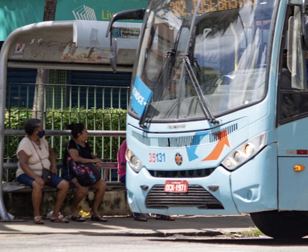 Trabalhadores são pegos de surpresa após 25 linhas de ônibus serem suspensas pelo Sindiônibus