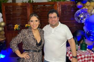 Laís Soares e Paulo Aragão recebem parceiros e colaboradores para noite animada no Boteco da Atitude 2 Lais