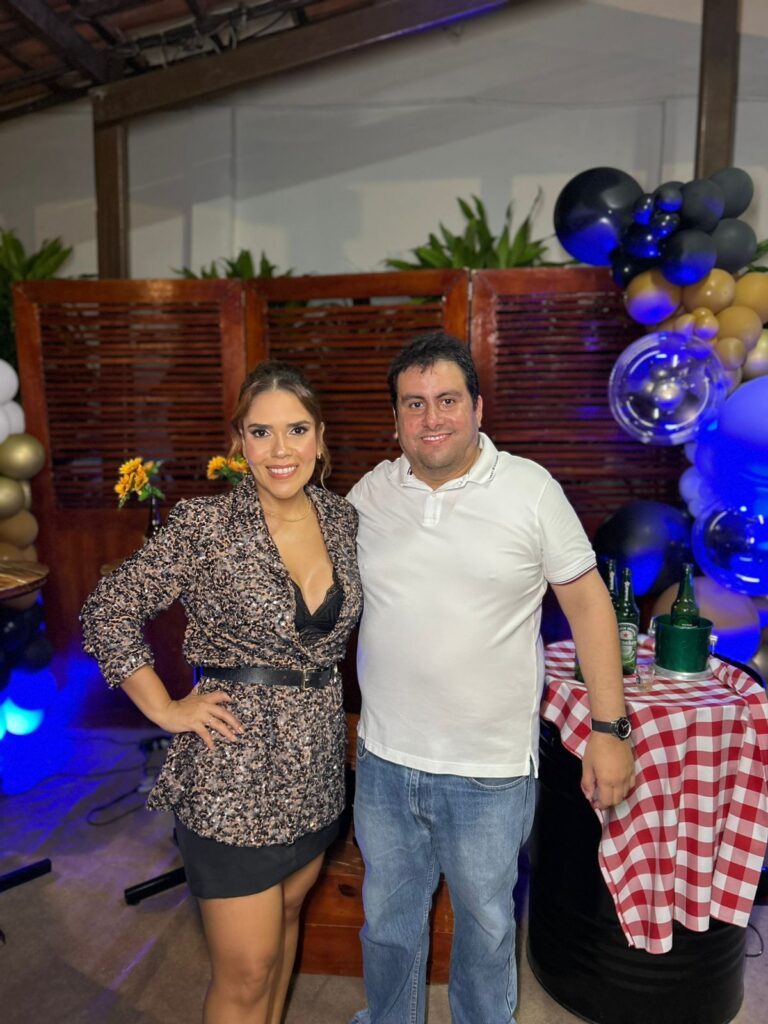 Laís Soares e Paulo Aragão recebem parceiros e colaboradores para noite animada no Boteco da Atitude 1 Lais