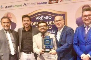 Grupo Acal conquista 2º lugar no Prêmio Destaques do Ano ACOMAC-CE 2025 na categoria Homecenter 4 acal e1764165263429