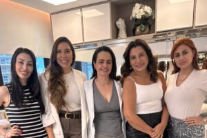 Dra. Fernanda Cassain ministra quatro dias de workshops para médicos em São Paulo 9 0q e1764952112995
